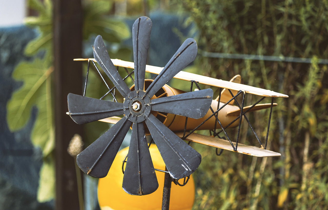 propeller airplane decoration