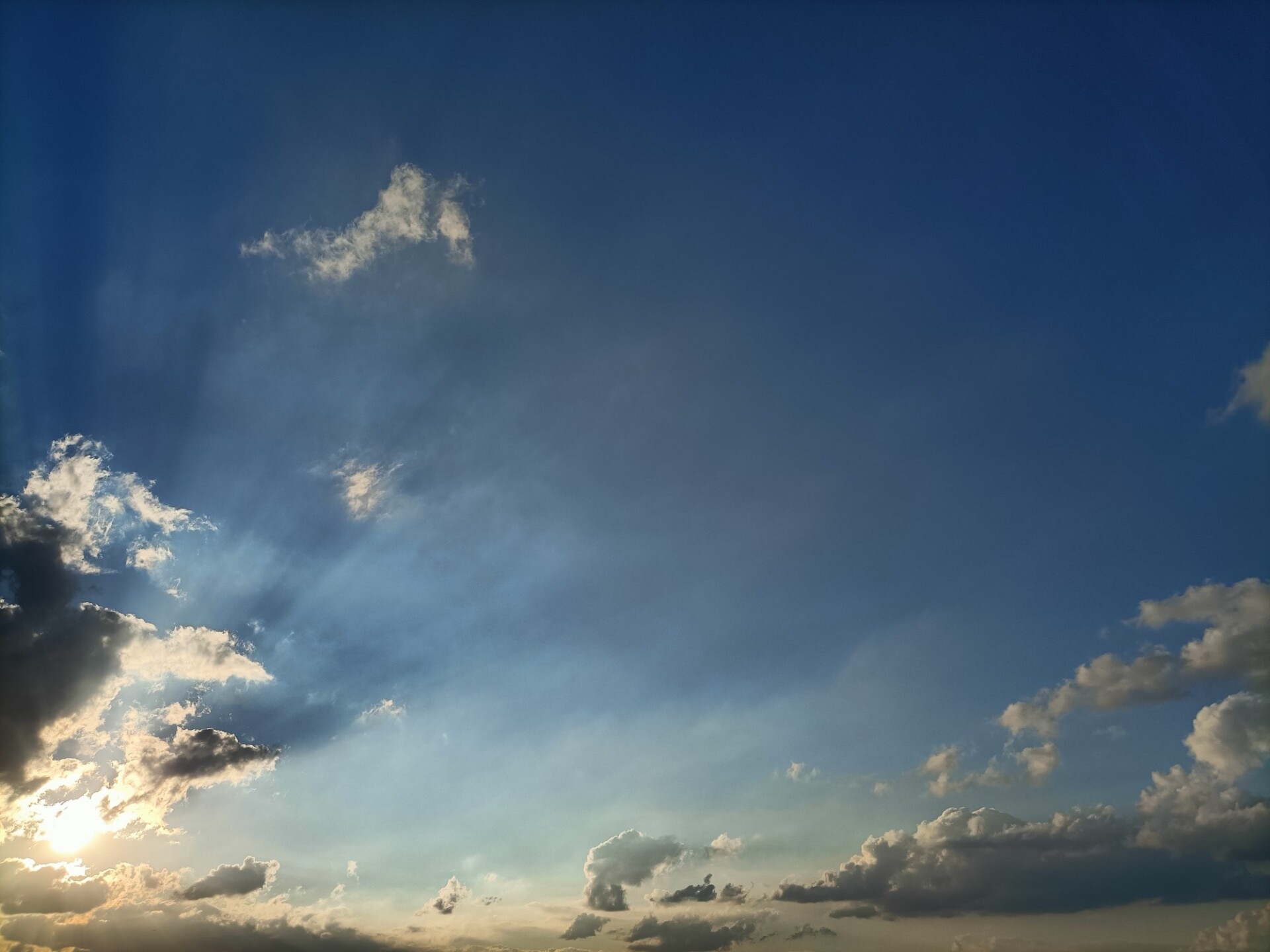 Epic Sky with the Sun behind a Cloud - Photo #9316 - motosha | Free ...