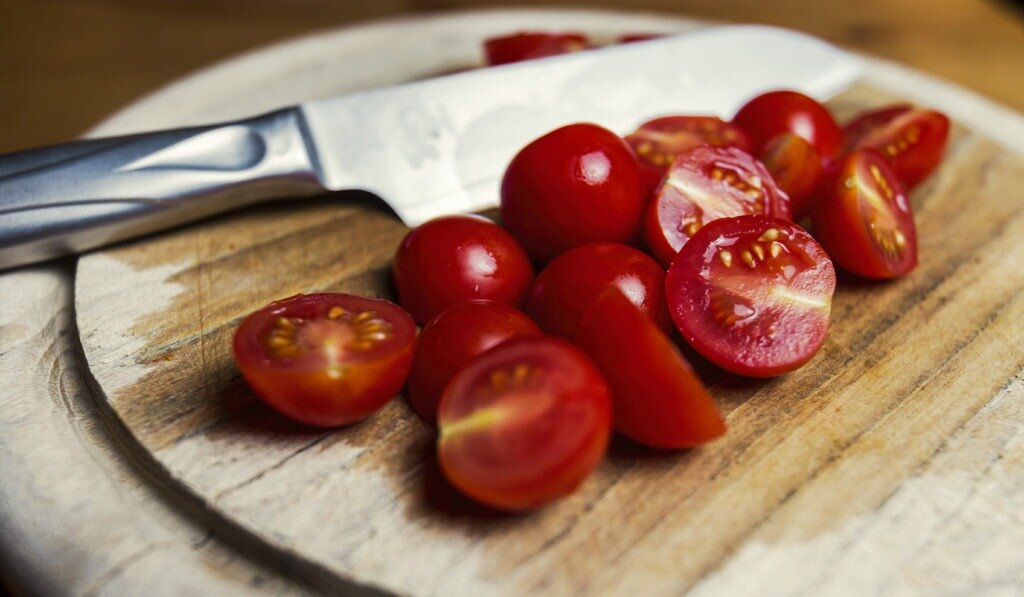 sliced cherry tomatoes 02
