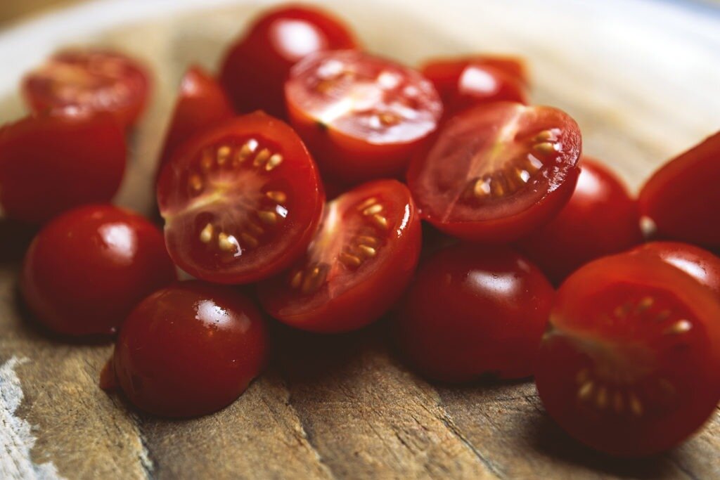 sliced cherry tomatoes 04